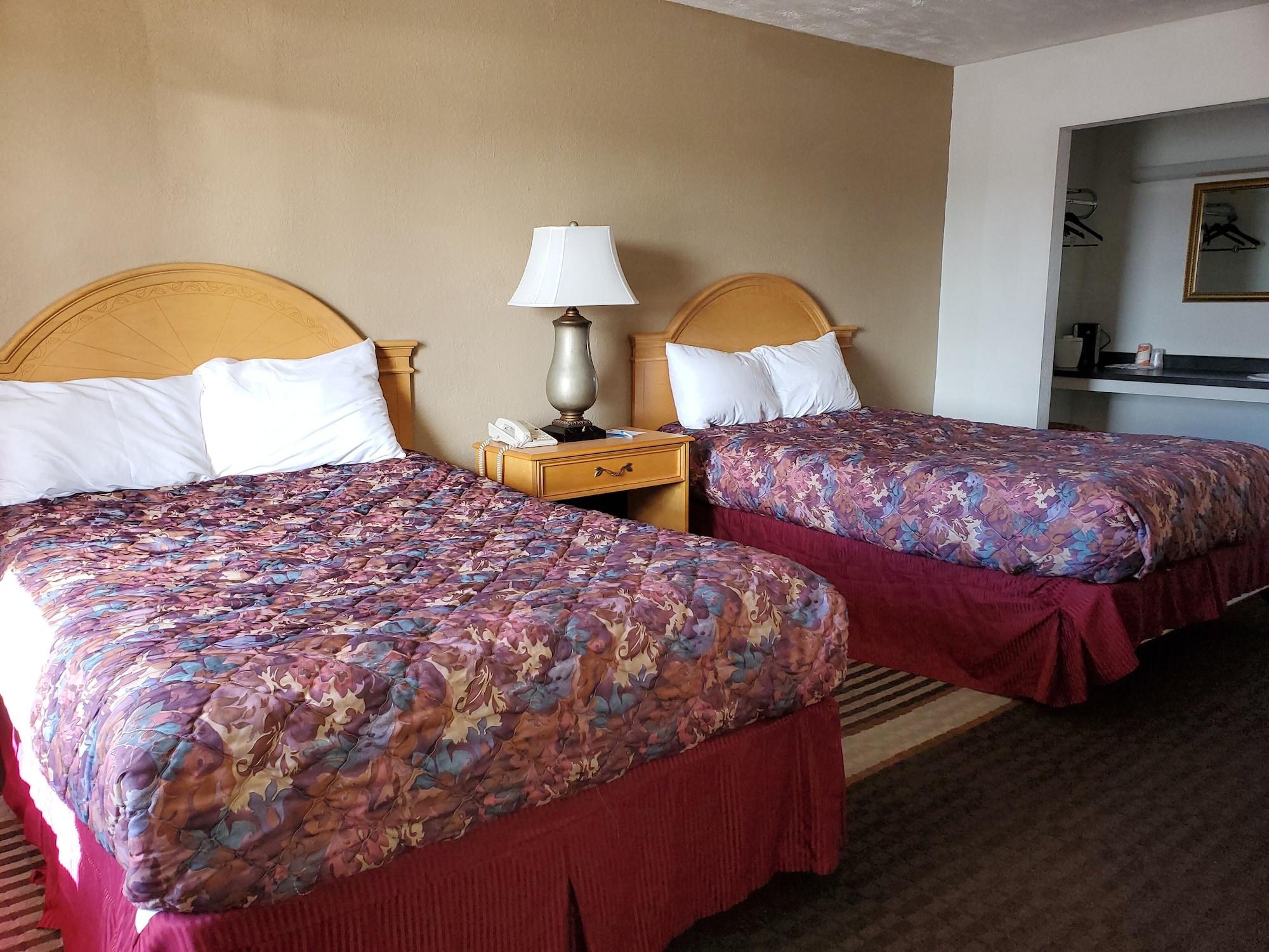 Rodeway Inn Brazil Bagian luar foto